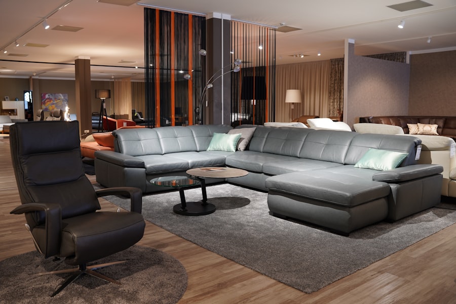 Modernes Möbelhaus mit Sofa-Ausstellung im Showroom